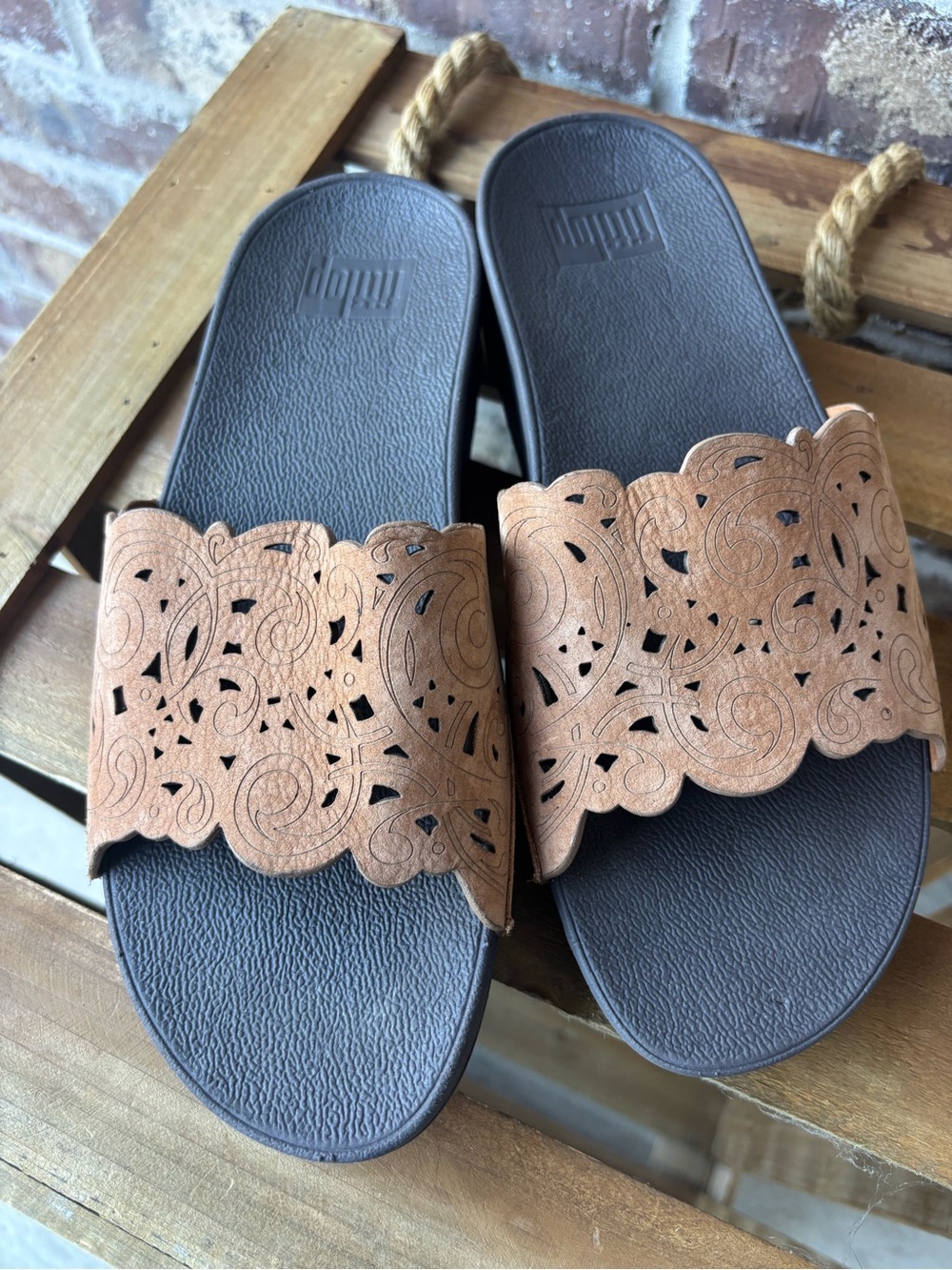 FitFlop Women’s Platform Slide Sandals Brown Leather Laser Cut Size 8